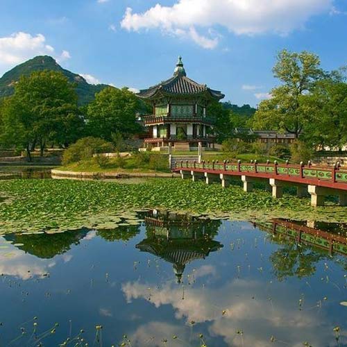 Кёнбоккун – дворцовый комплекс на севере Сеула