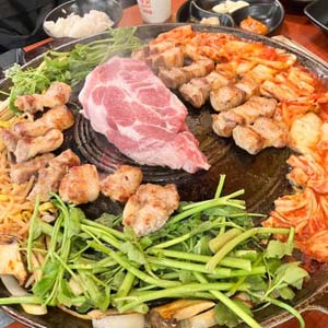 Самгепсаль - традиционное корейское блюдо.